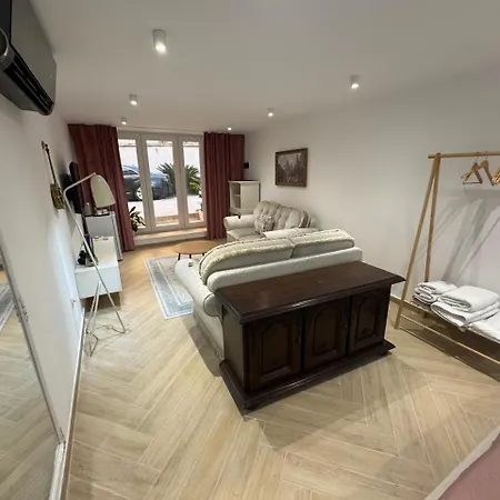 Villa Studio Tirana تيرانا